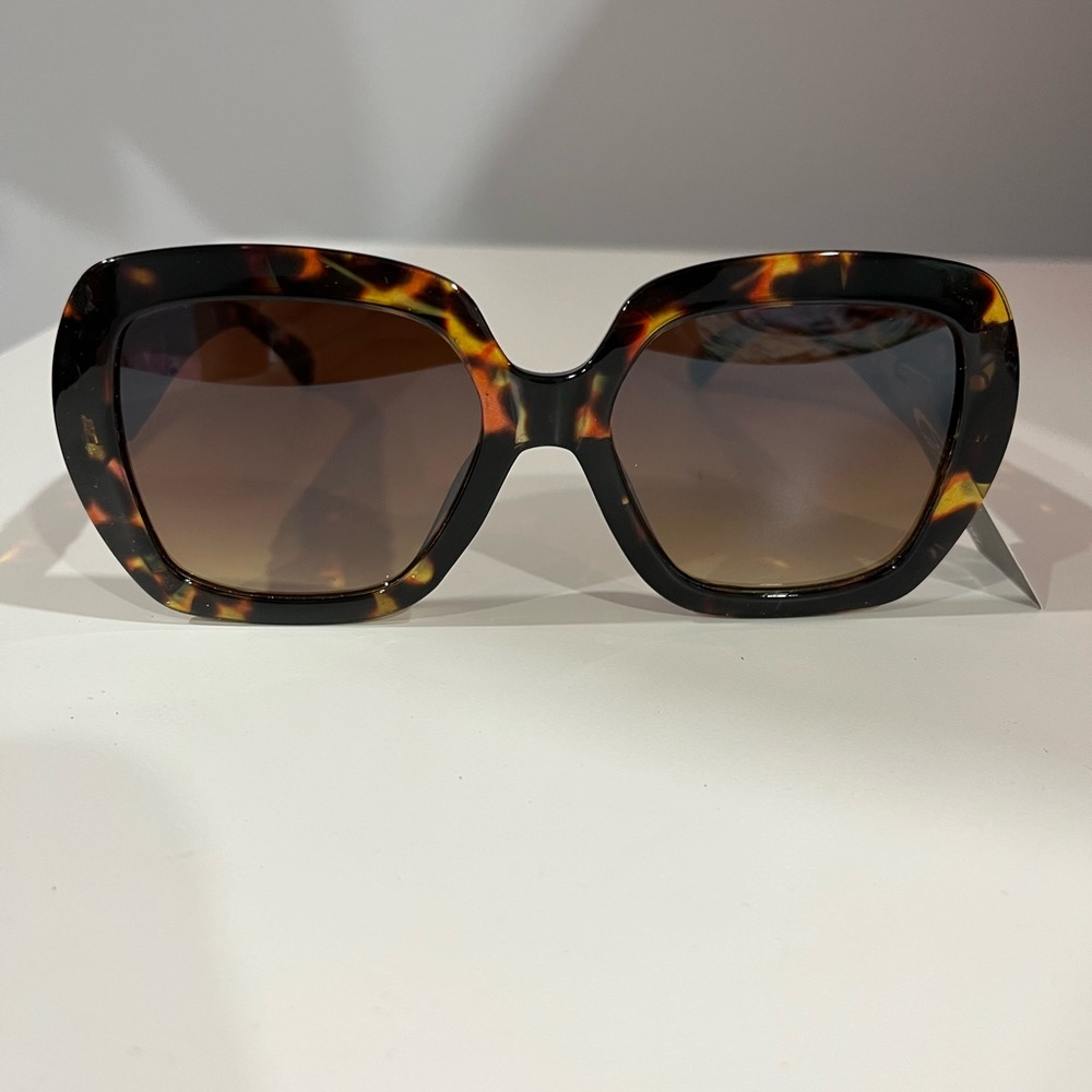 Animal print oversized sunglasses